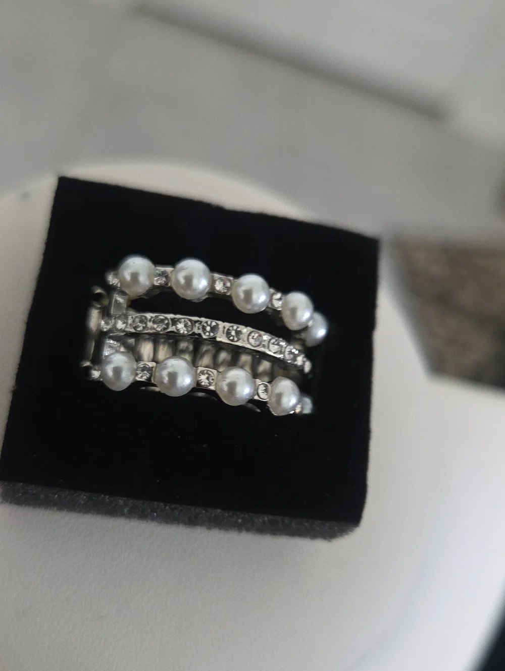 Paparazzi Really Bubbly White Ring NWT